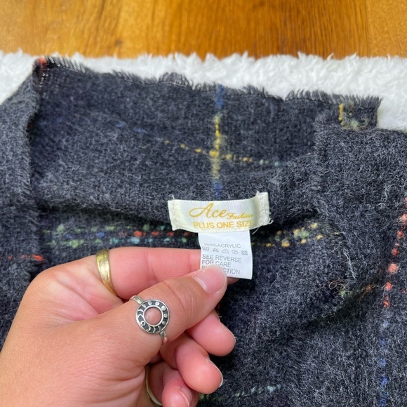 Ace Fashion Plaid Shaw - Picture 2 of 7